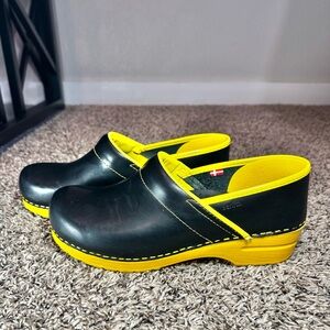 Sanita Xenia Danish Clog Women’s Size 10.5/11 EU 42 Black Yellow Trim Slip On